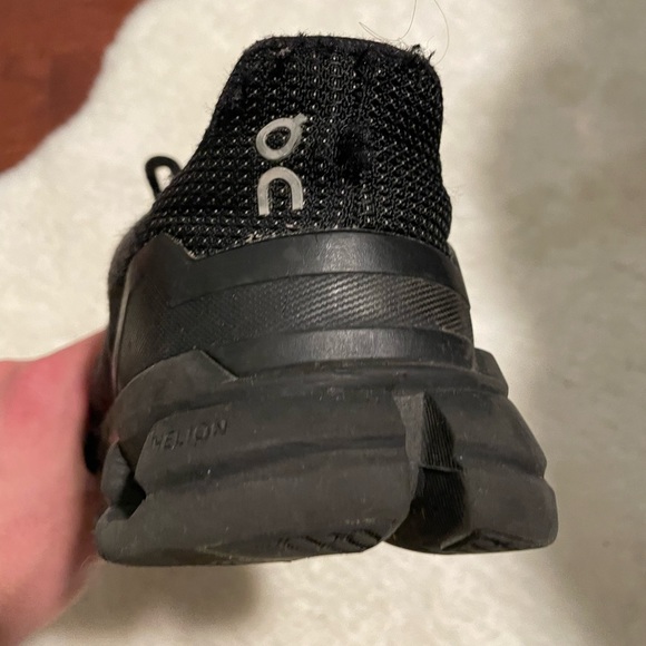 The Running-On-Cloud “Cloud Waterproof” Size 8.5 Used for 2 months, AMAZING!!! - Picture 3 of 5